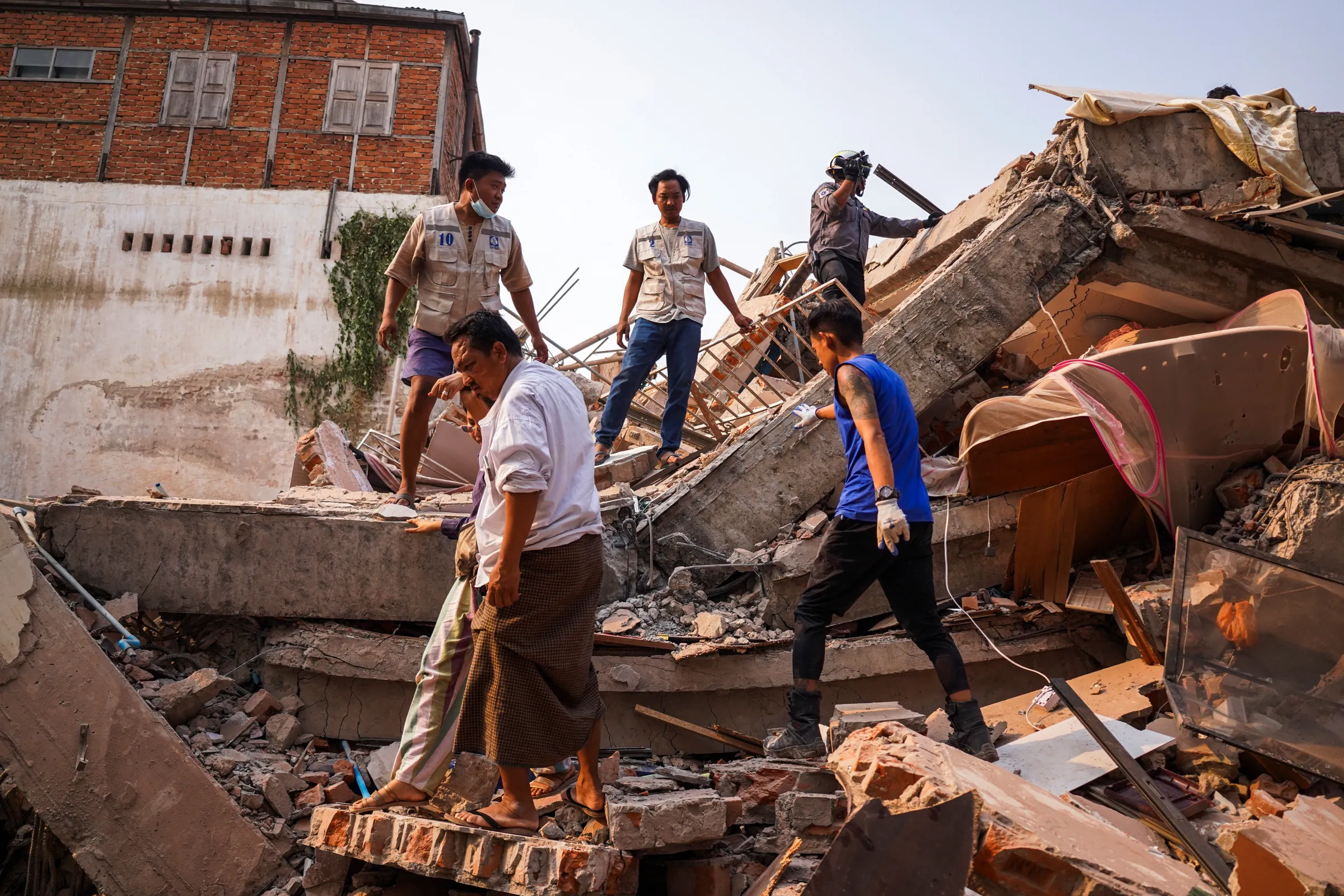 Rescuers work at the site of a building that collapsed, in the aftermath of a strong earthquake, in Mandalay, Myanmar, March 30, 2025. REUTERS/Stringer